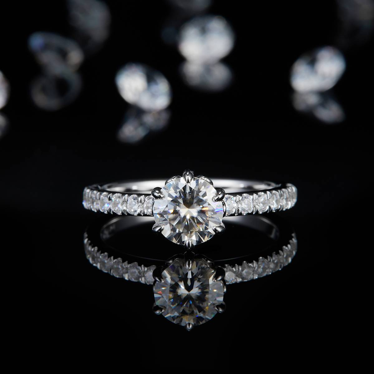 花瓣六爪圆钻女戒S925银镀白金定制选款莫桑钻1.0ct